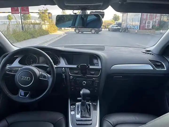 奥迪A4L 2011款 2.0 TFSI 标准型